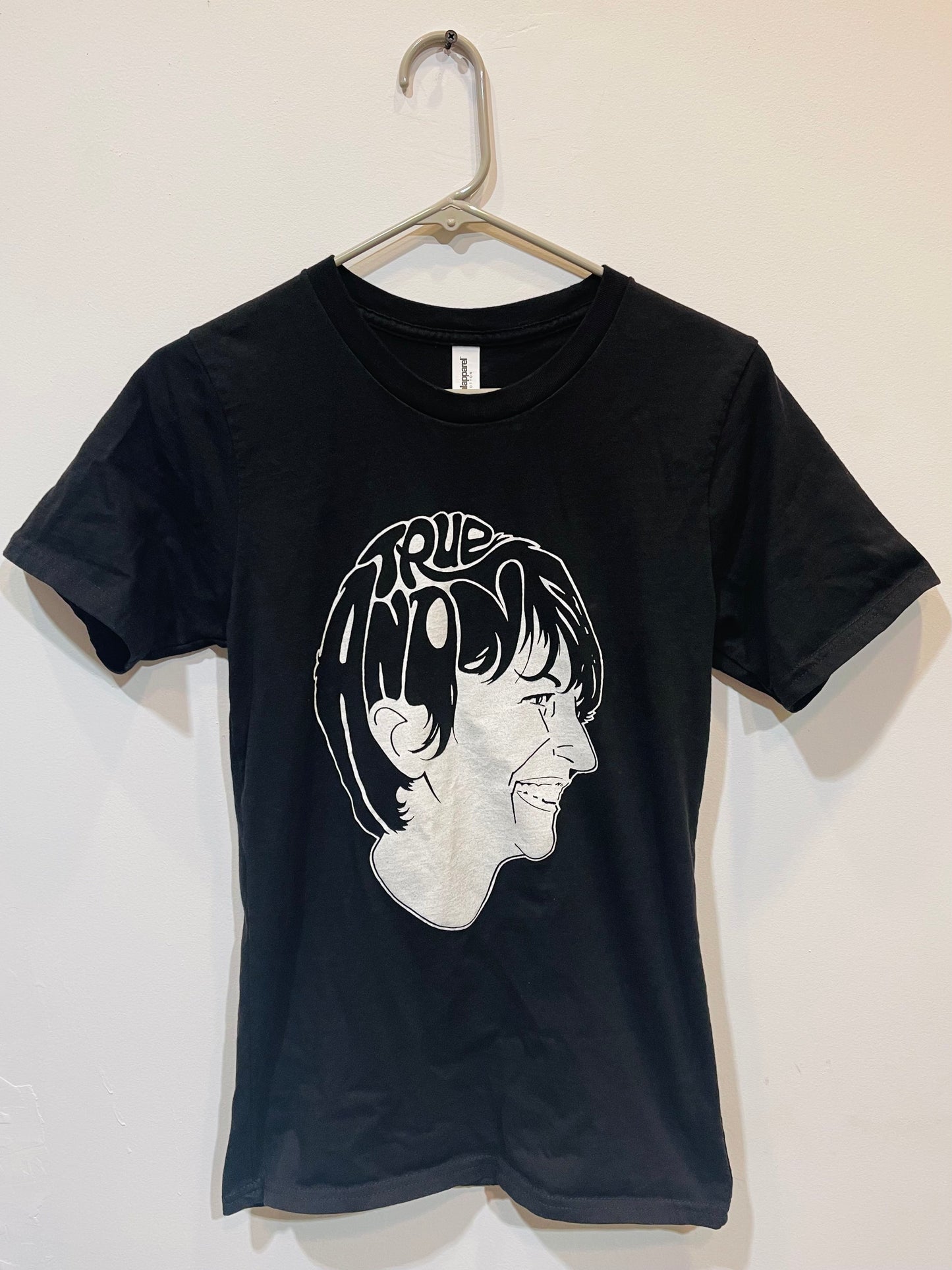 Ghislaine Tee